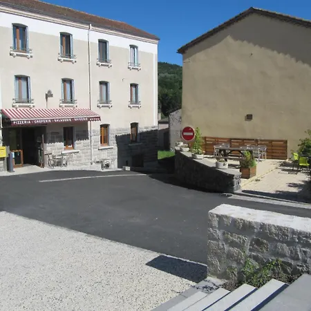 Les Cabanes De L'ouest * Chavaniac-Lafayette