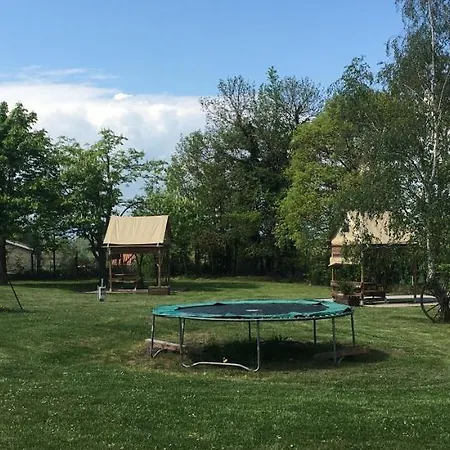 Les Cabanes De L'ouest Campsite Chavaniac-Lafayette