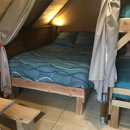 Les Cabanes De L'ouest Campsite Chavaniac-Lafayette