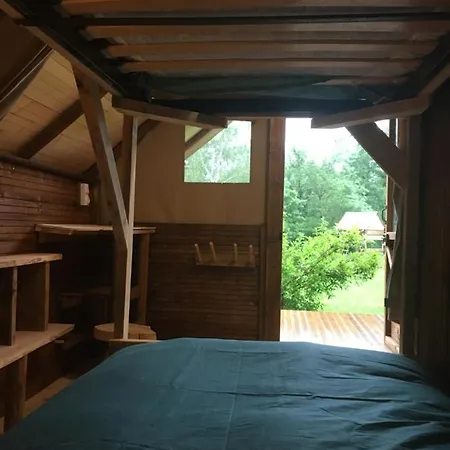 Campsite Les Cabanes De L'ouest Chavaniac-Lafayette